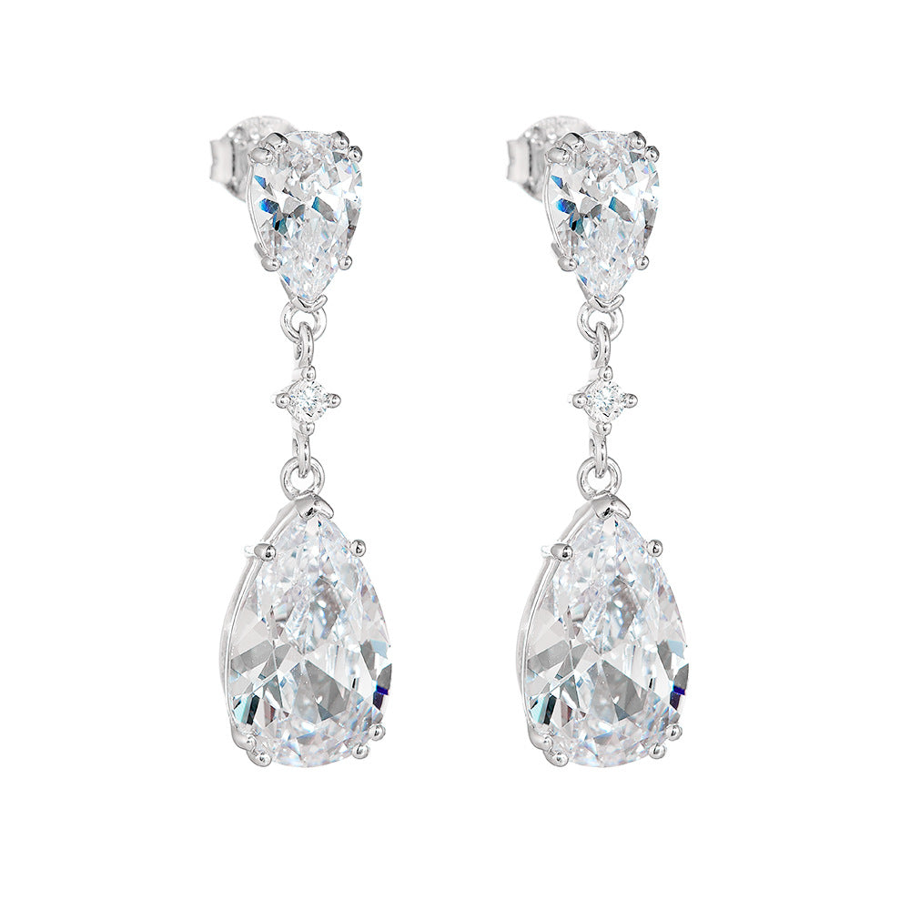 Orecchini goccia argento con zirconi