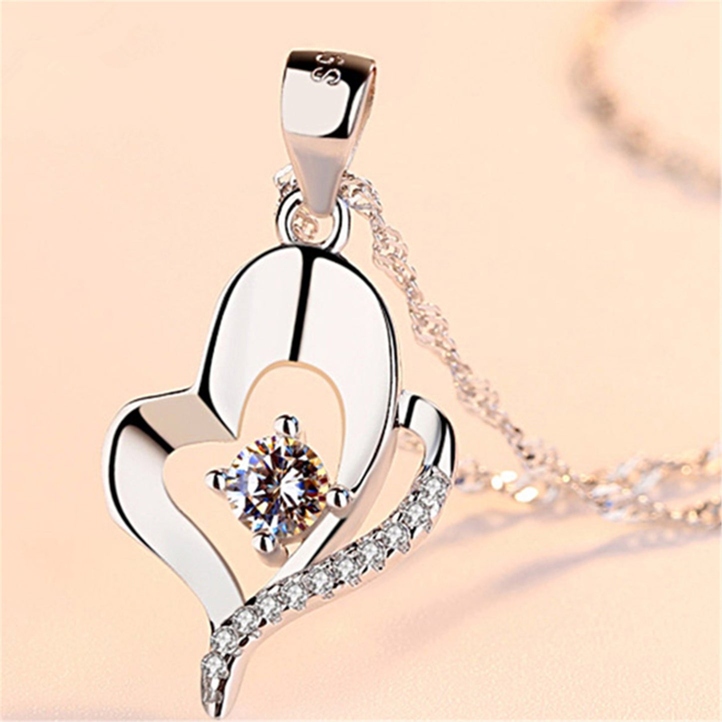 Collana corta pendente cuore