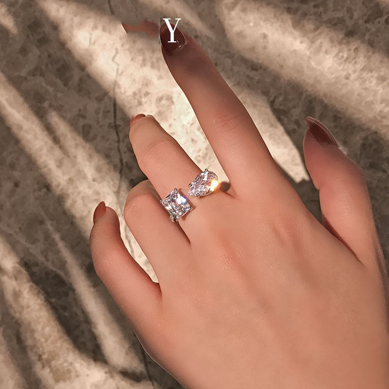 Anello quadrato regolabile da donna con zircone