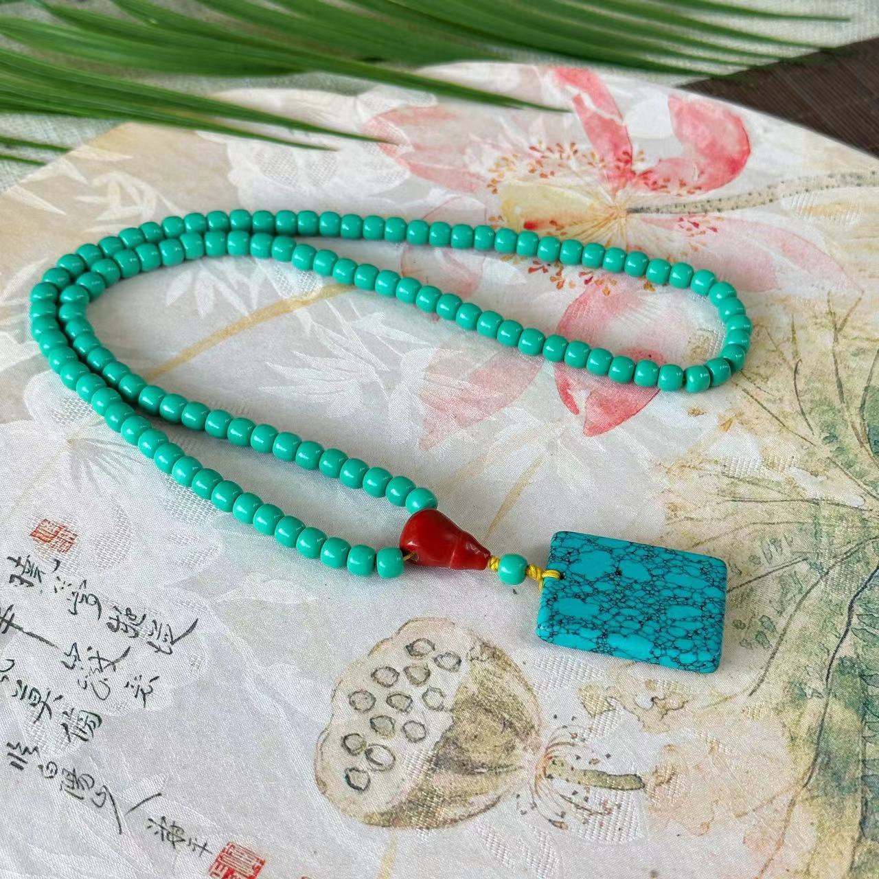 Collana turchese con ciondolo portafortuna