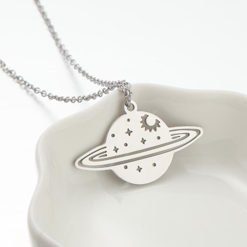 Collana stella e luna traforata