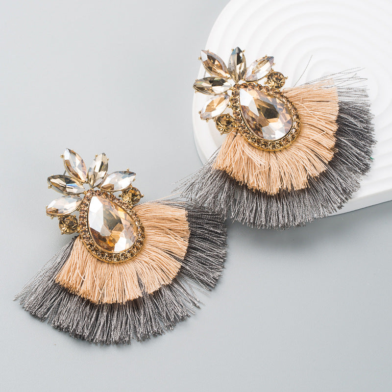 Orecchini boho con nappa e strass