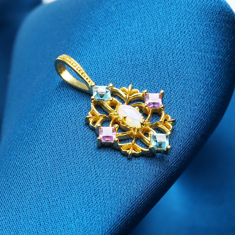Collana geometrica traforata a merletto