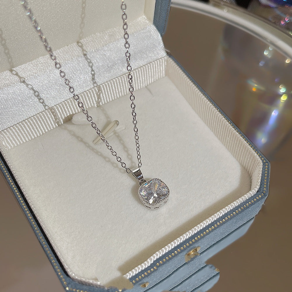 Collana cubi