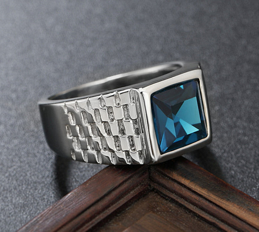 Anello retrò gemme