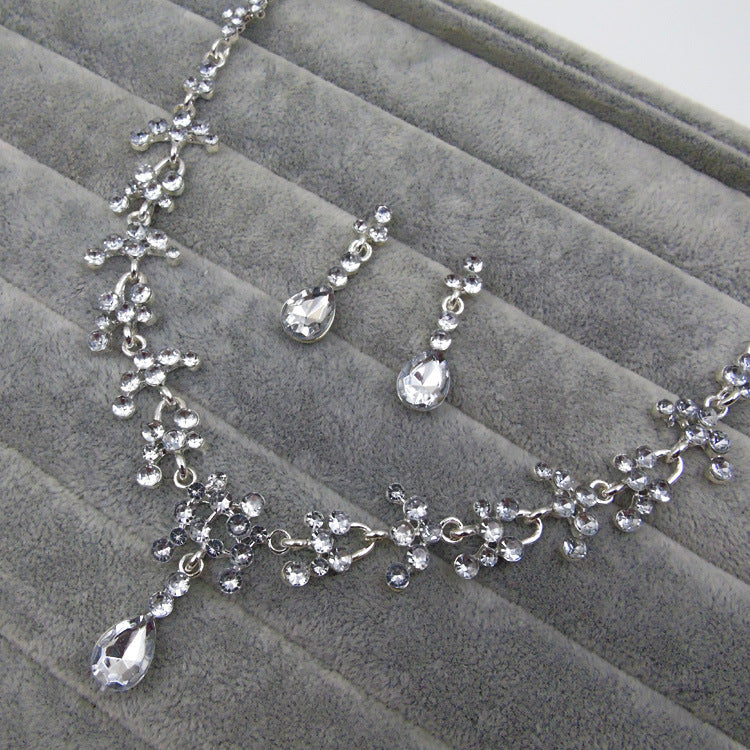 Set orecchini e collana fiori