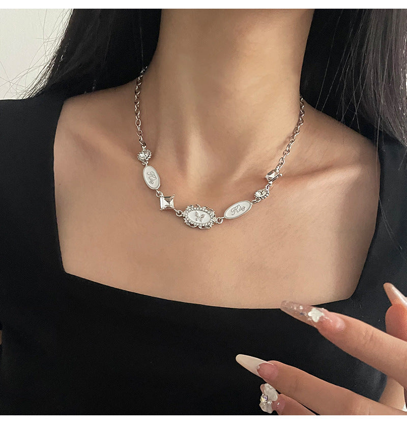 Collana farfalla bianca