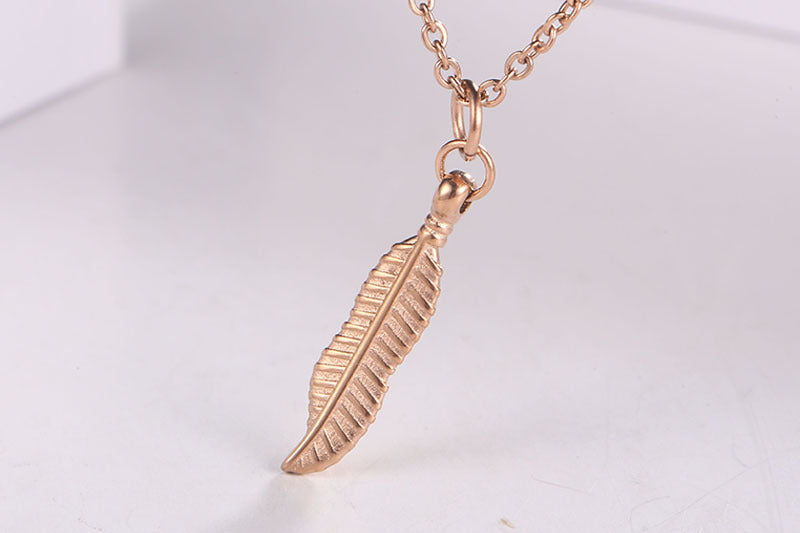Collana titanio con foglia