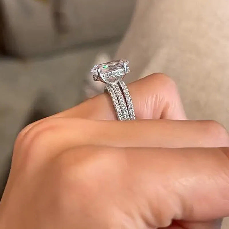 Anello geometrico brillante