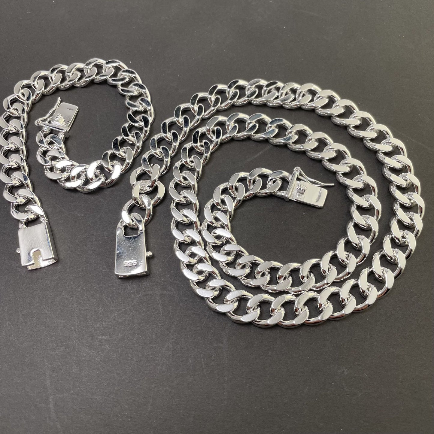 Set collana e braccialetto con fibbia quadrata
