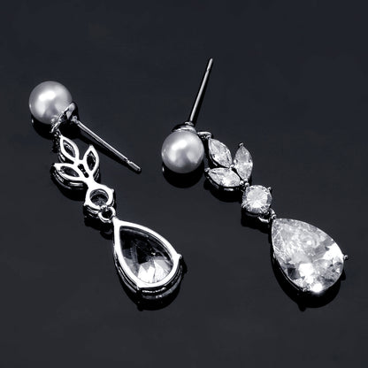 Orecchini goccia con foglie zircone