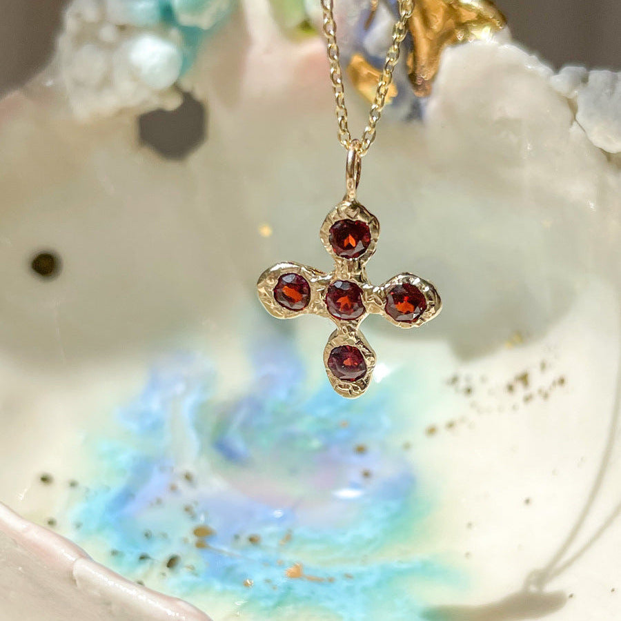Collana con croce floreale in zircone