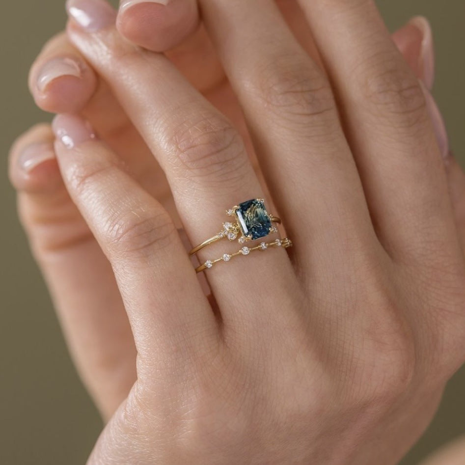 Anello zircone blu scuro