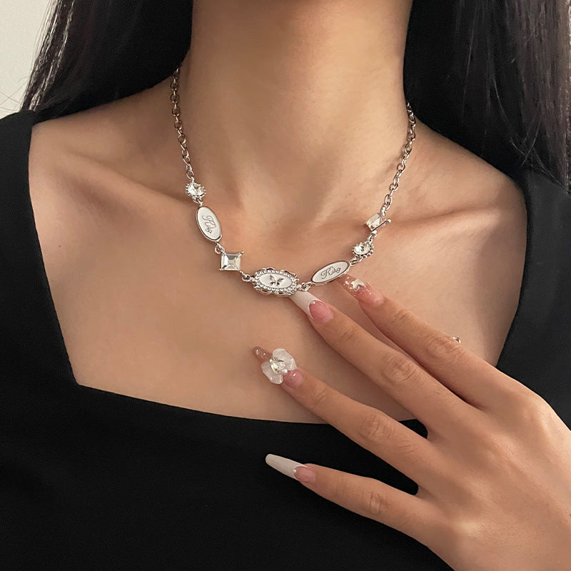 Collana farfalla bianca