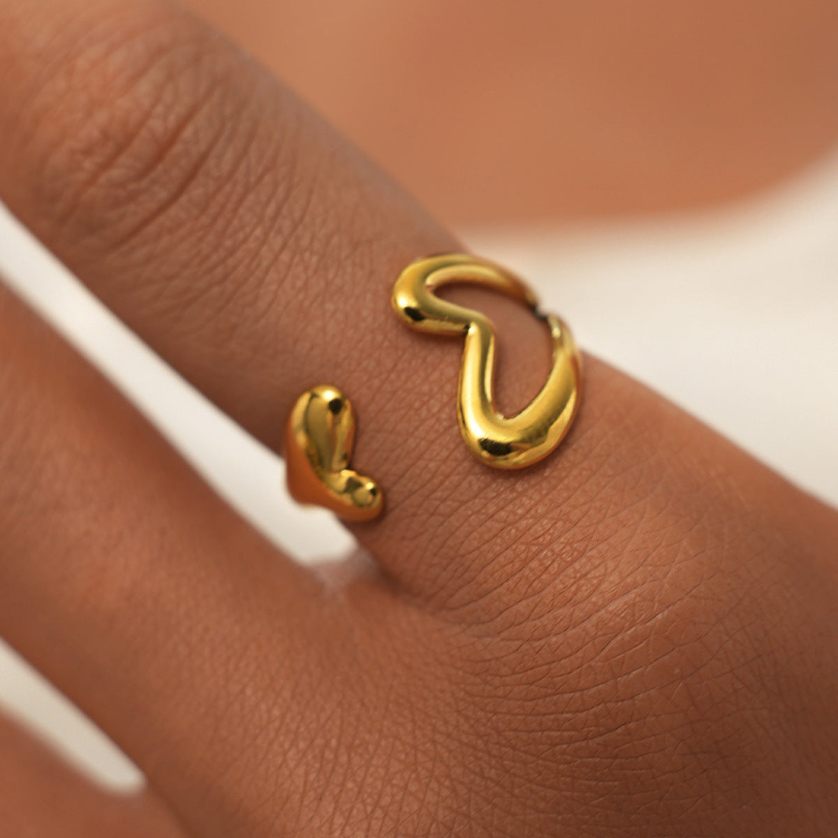 Anello aperto cuore traforato