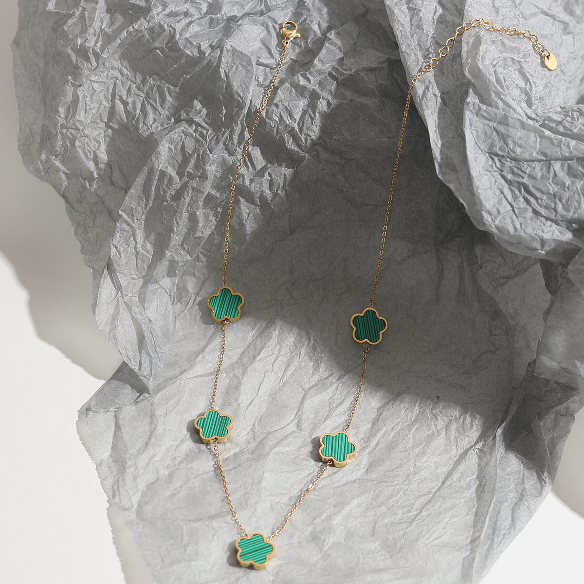 Collana choker fiori