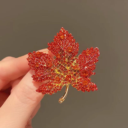 Spilla foglia di acero con strass