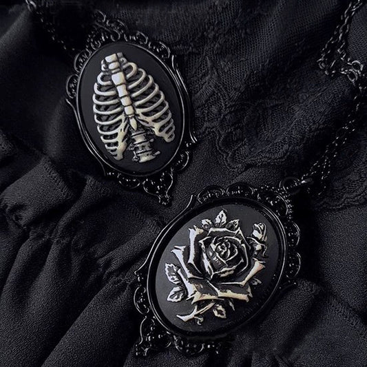 Collana Rosa Nera Gotica