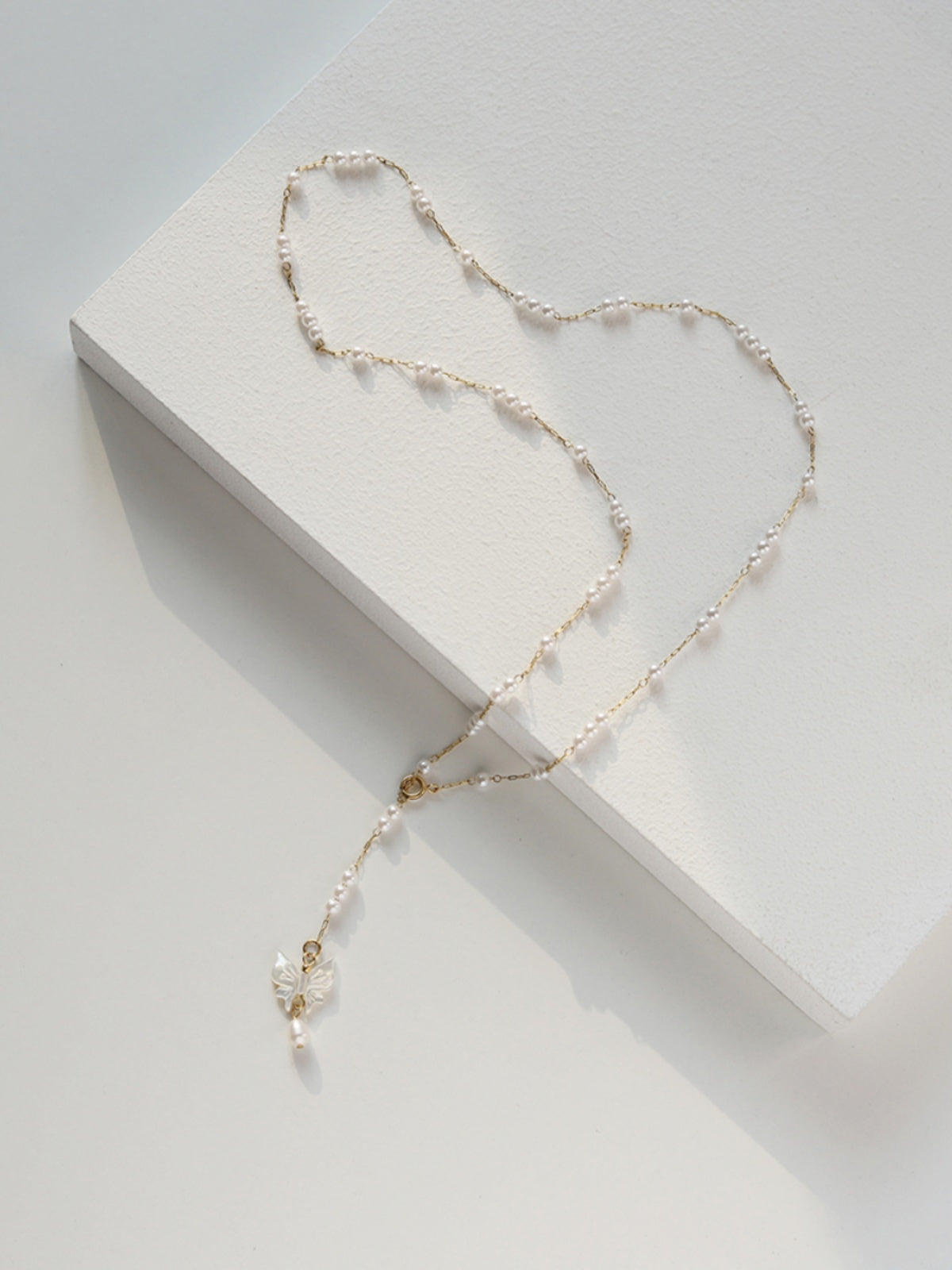 Collana con farfalla e perle