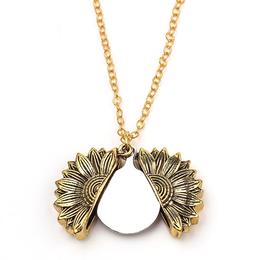 Collana incisa fiore di sole