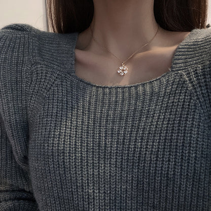 Collana fiore geometrico titanio