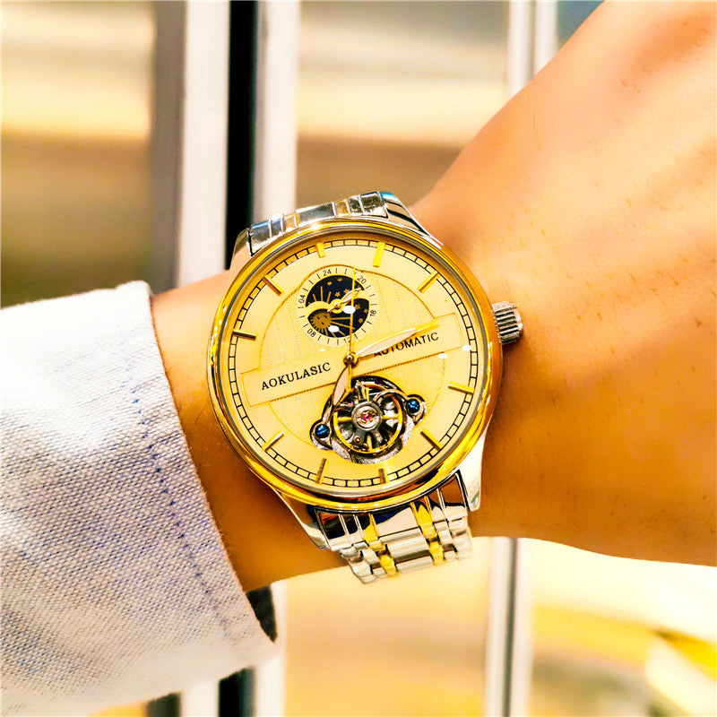 Orologio meccanico scheletrato da uomo luminoso