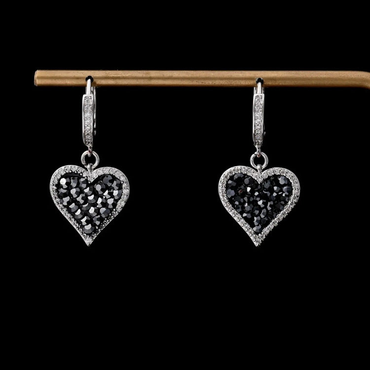 Orecchini cuore con strass incastonati