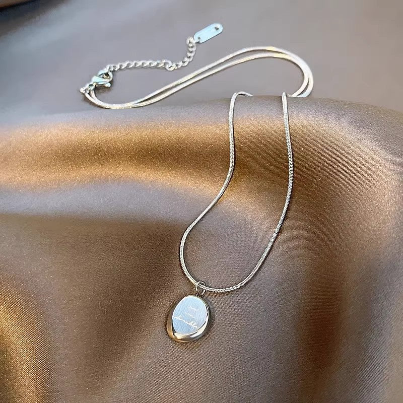 Collana dorata con pendente