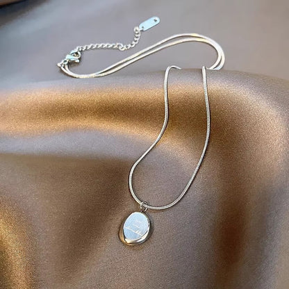 Collana dorata con pendente