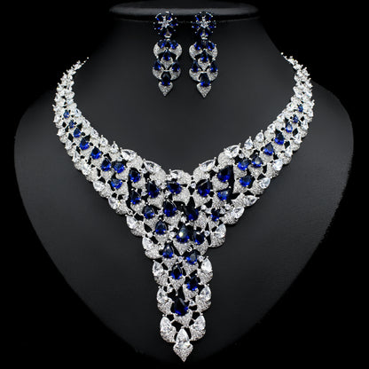 Set collana e orecchini con cristalli