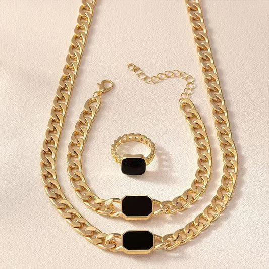 Set geometrico: collana, bracciale, anello