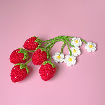 Ciondolo fragola lana all'uncinetto