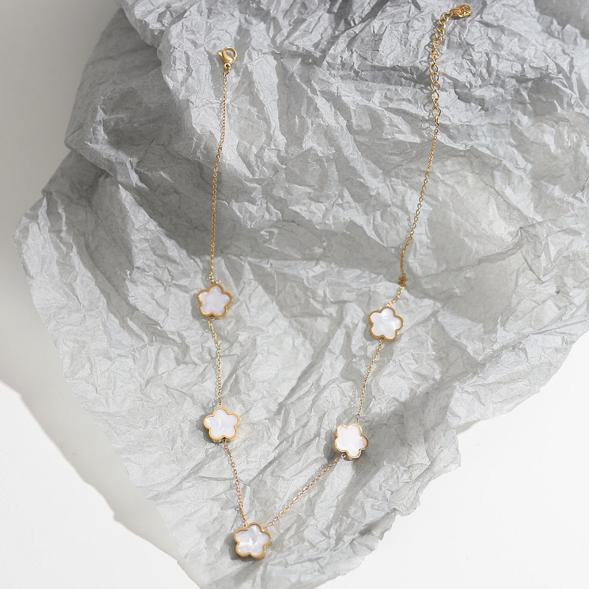 Collana choker fiori