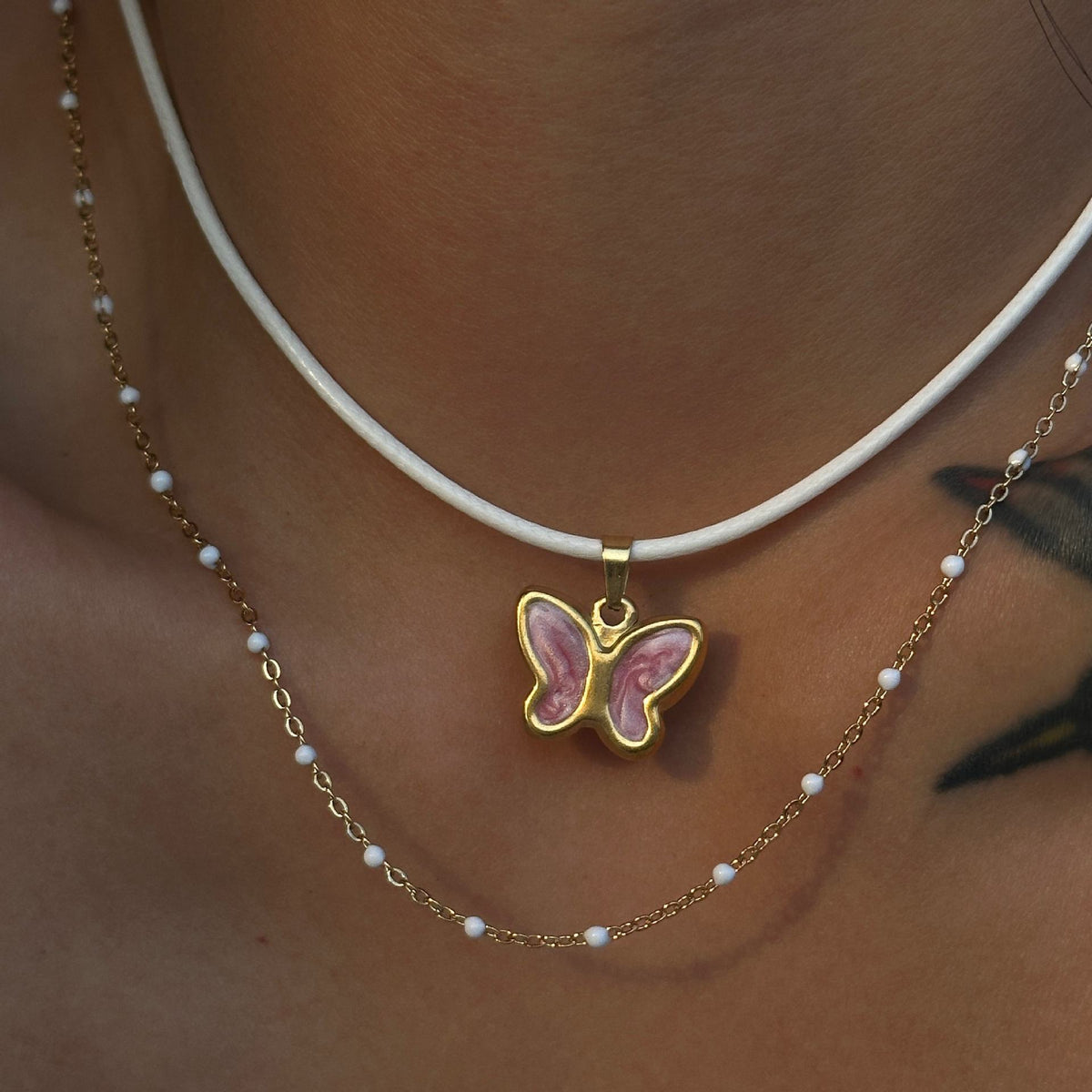 Collana con farfalla smaltata