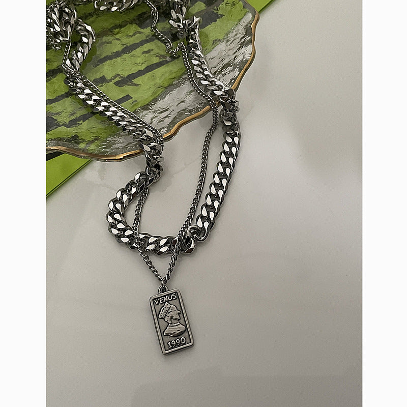 Collana con ritratto regina