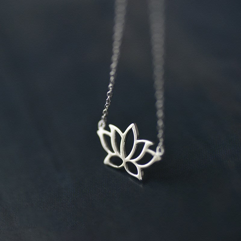 Collana loto traforata