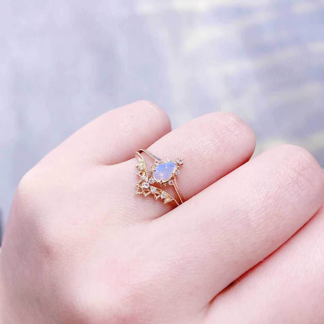 Anello pietre blu e opale
