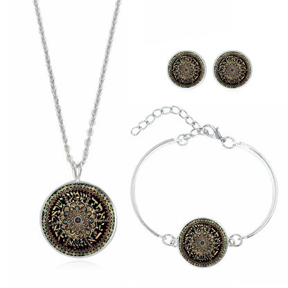 Collana mandala floreale pietre preziose