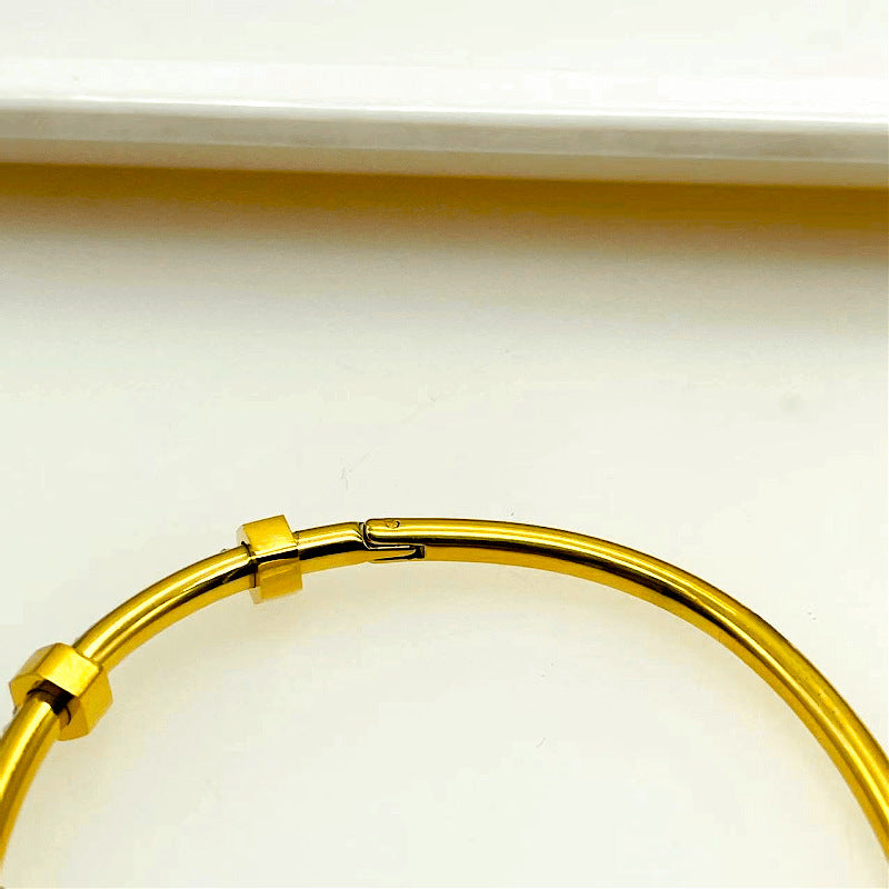 Bracciale con fibbia in titanio