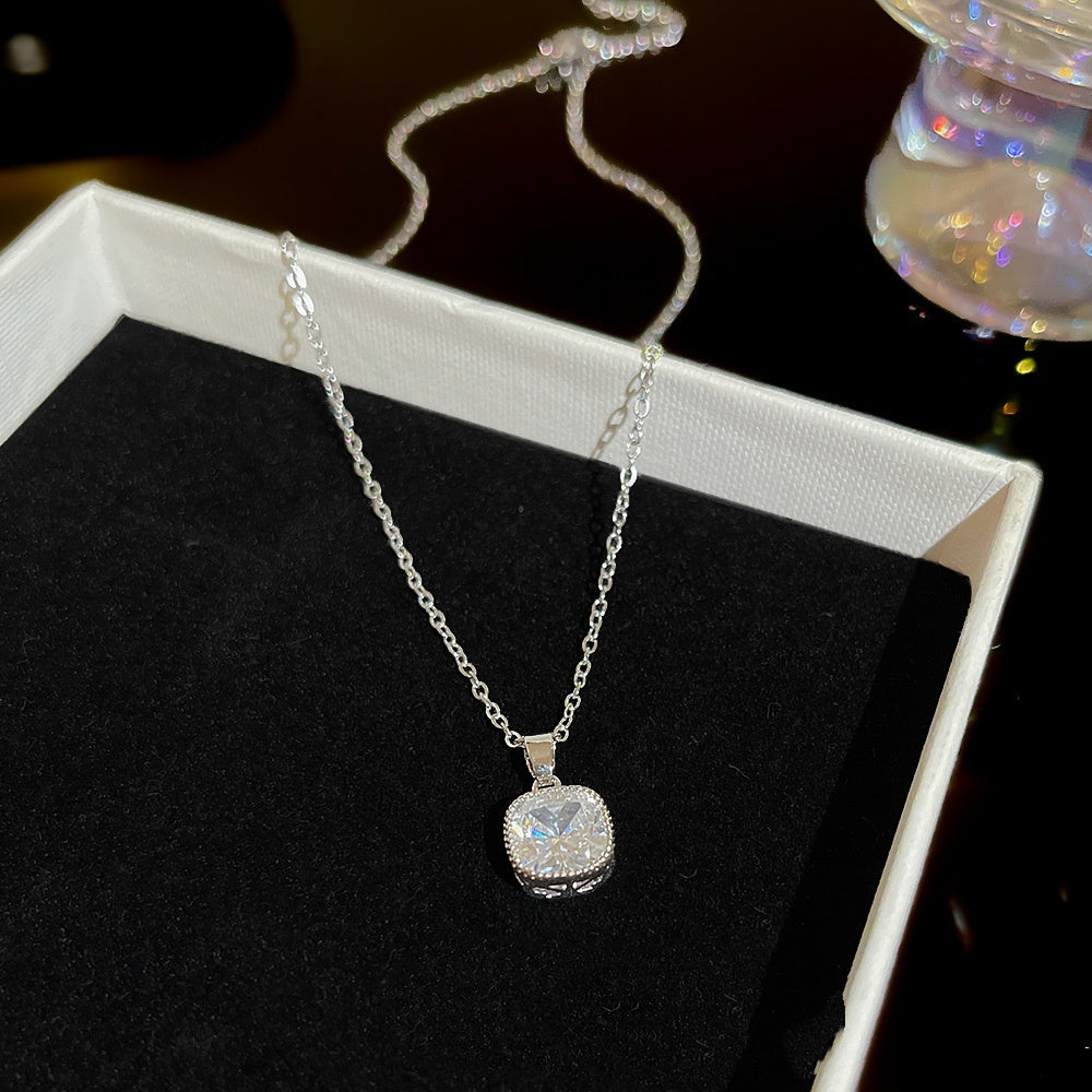 Collana cubi