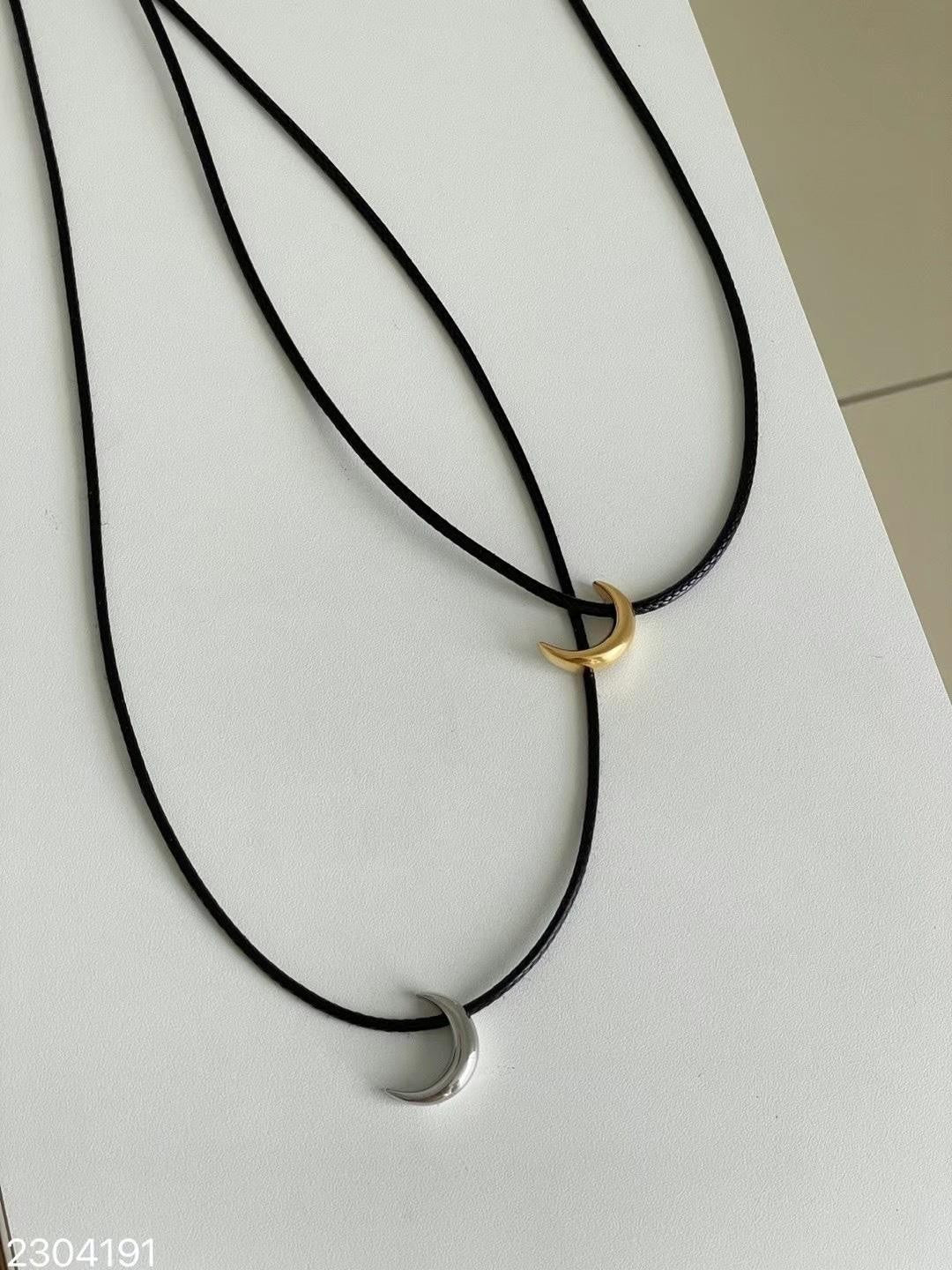 Collana luna in pelle
