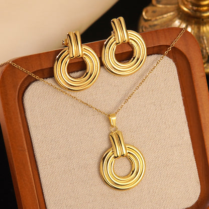 Collana e orecchini floreali