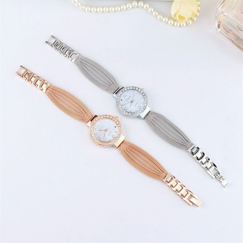 Orologio con cinturino a maglie dorate