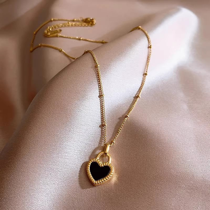Collana dorata con pendente