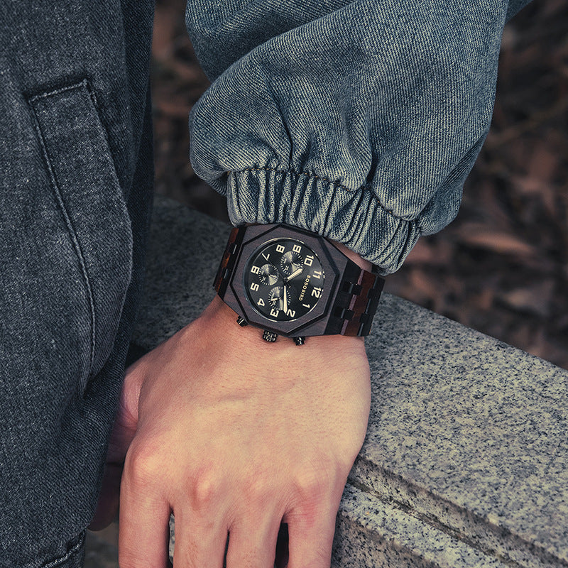 Orologio in legno decorato