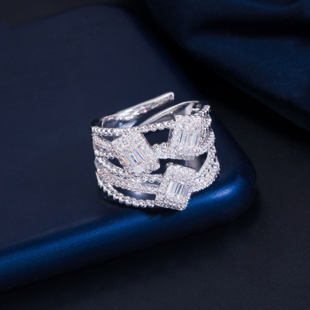 Anello zirconi traforato intarsiato
