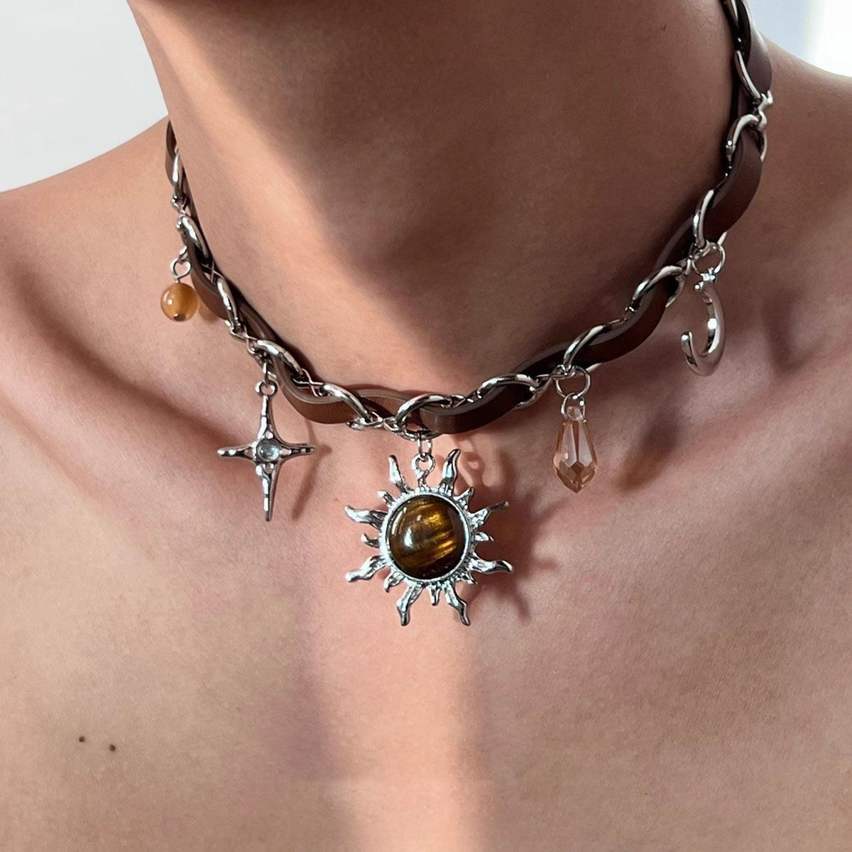 Choker pelle e metallo