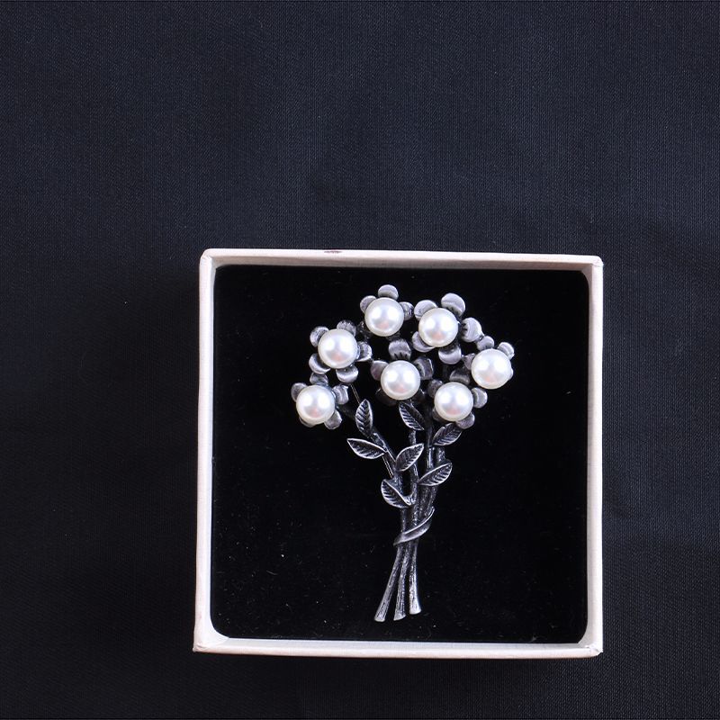 Spilla petto pietra bouquet