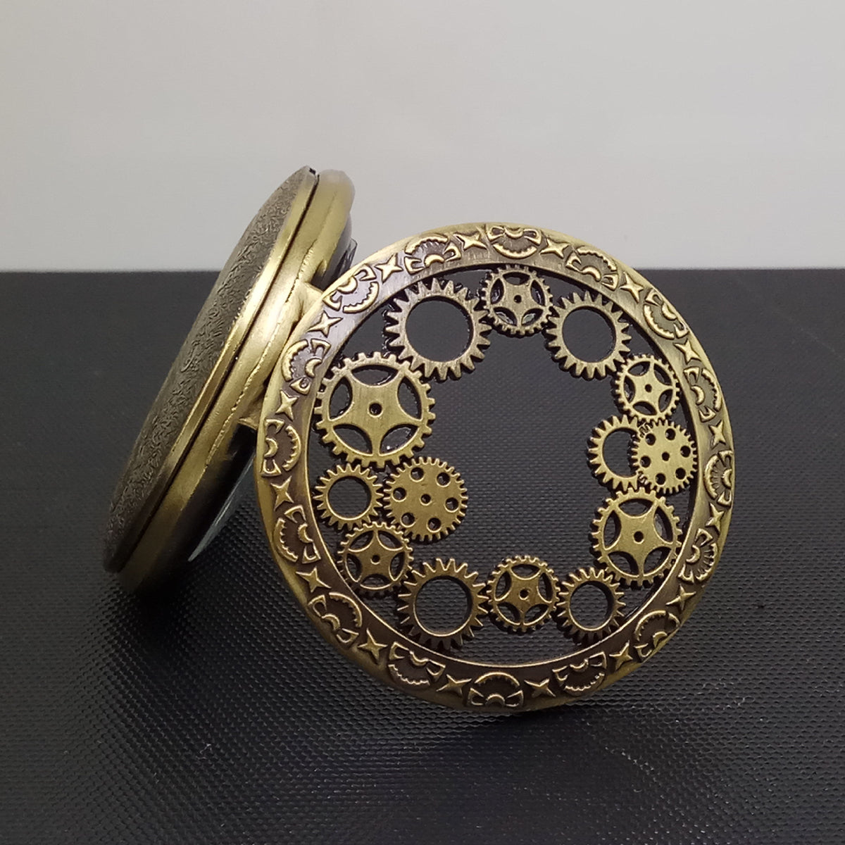 Orologio da tasca vintage cavo con ingranaggi