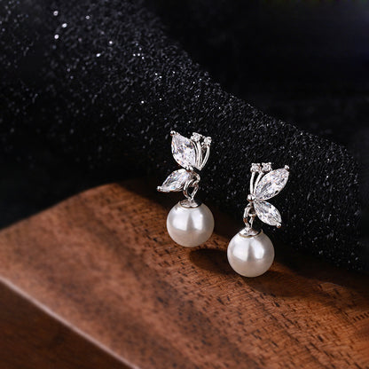 Orecchini farfalla perla strass